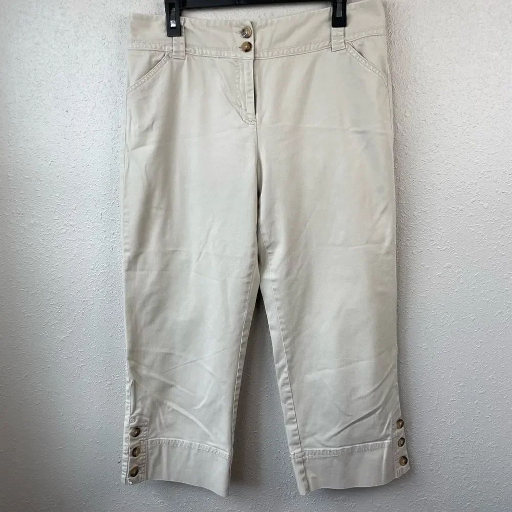 Charter Club Classic Fit Cropped Khaki Pants Size 10 EUC